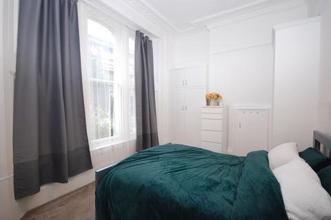1 bedroom property to rent, Lansdowne Way, London SW8