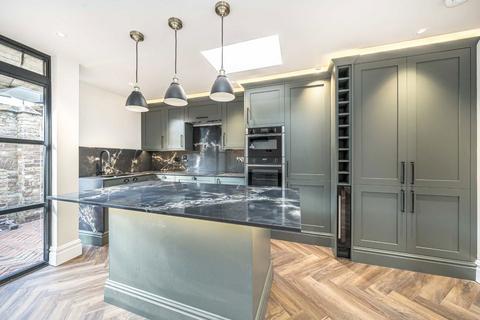 undefined, High Street, Brentford TW8