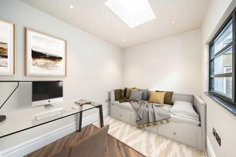 undefined, High Street, Brentford TW8