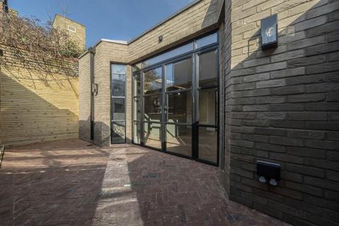 undefined, High Street, Brentford TW8