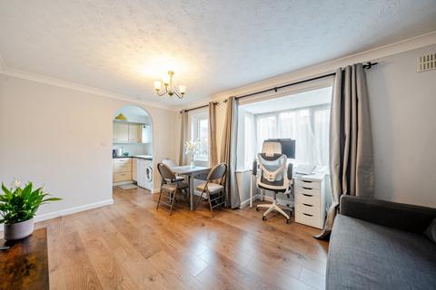 1 bedroom flat to rent, Shelley Way, London, SW19