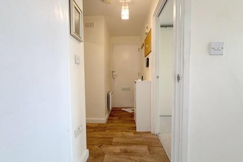 1 bedroom flat to rent, Erin Court, Walm Lane, Willesden Green