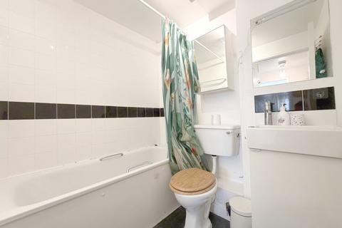 1 bedroom flat to rent, Erin Court, Walm Lane, Willesden Green