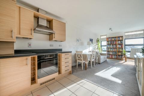 2 bedroom apartment for sale, Kingsbury Road, London NW9