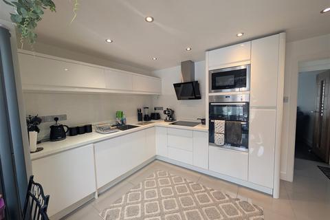 2 bedroom semi-detached house for sale, Alder Close, New Balderton, Newark