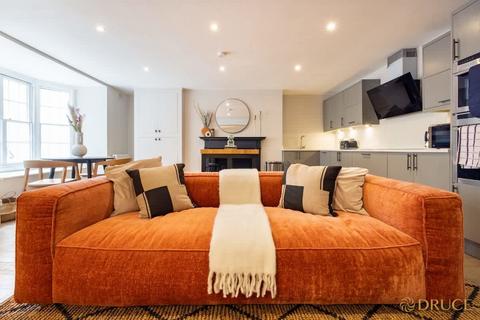 2 bedroom flat to rent, Gloucester Mews, W2