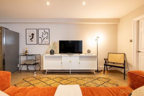 2 bedroom flat to rent, Gloucester Mews, W2