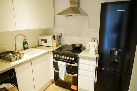 2 bedroom flat to rent, 46A Barkston Gardens, London, SW5 0EN