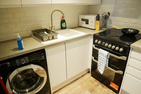 2 bedroom flat to rent, 46A Barkston Gardens, London, SW5 0EN