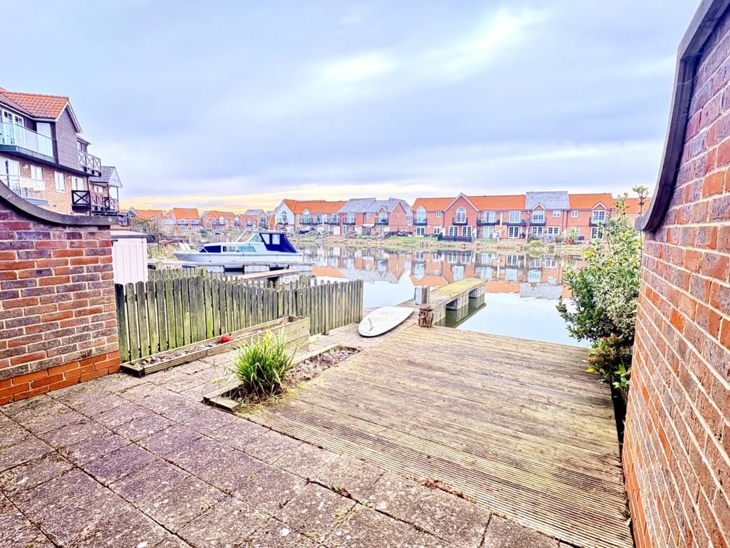 3 the moorings garden