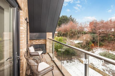 3 bedroom flat to rent, Croham Valley Road South Croydon CR2