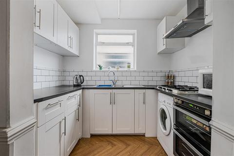 3 bedroom semi-detached house for sale, Sutton Common Road, Sutton