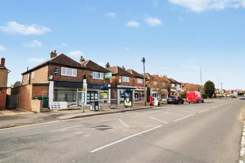 2 bedroom flat to rent, Worplesdon Road, Guildford