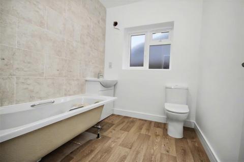 2 bedroom flat to rent, Worplesdon Road, Guildford