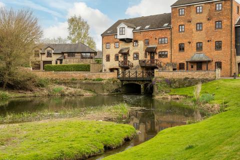 4 bedroom end of terrace house for sale, Mill Lane, Bedford MK43