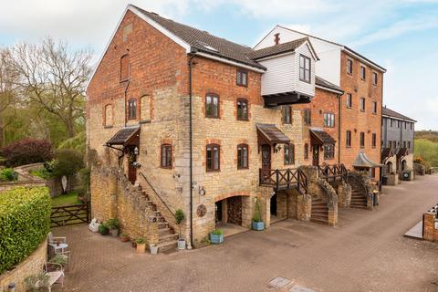 4 bedroom end of terrace house for sale, Mill Lane, Bedford MK43