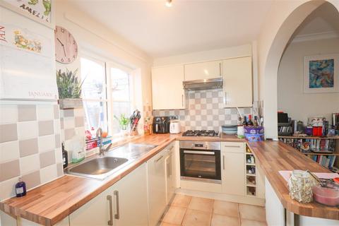 2 bedroom semi-detached house for sale, Griffon Close, Farnborough GU14