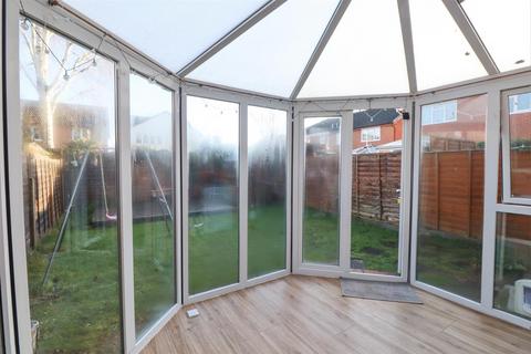 2 bedroom semi-detached house for sale, Griffon Close, Farnborough GU14