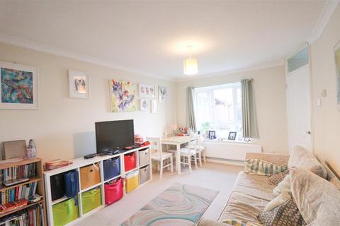 undefined, Griffon Close, Farnborough GU14