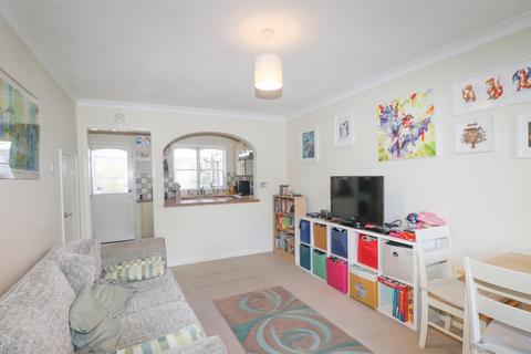 undefined, Griffon Close, Farnborough GU14
