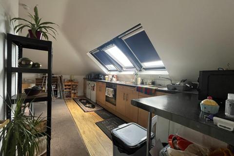 4 bedroom apartment to rent, Beverley Way, London SW20
