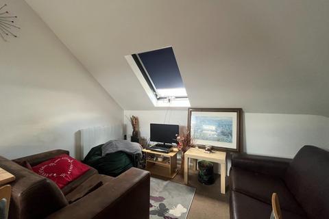 4 bedroom apartment to rent, Beverley Way, London SW20