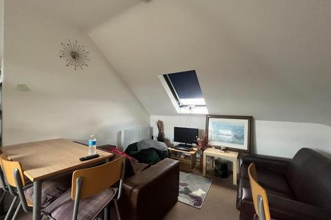 4 bedroom apartment to rent, Beverley Way, London SW20