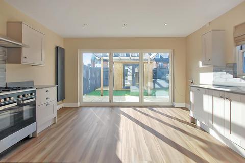3 bedroom end of terrace house to rent, London Road, Charlton Kings