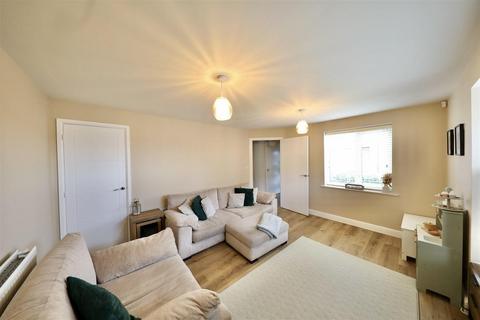 3 bedroom semi-detached house for sale, Lil Bilocca Way, Kingswood, Hull
