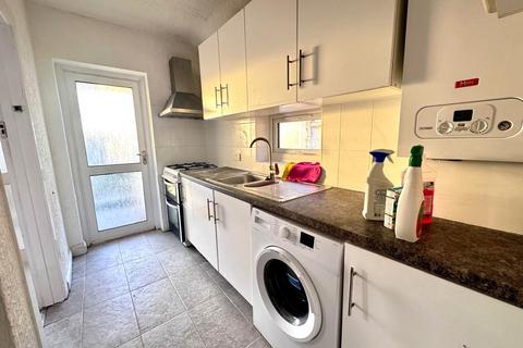 2 bedroom maisonette to rent, Honeypot Lane, Kingsbury, NW9