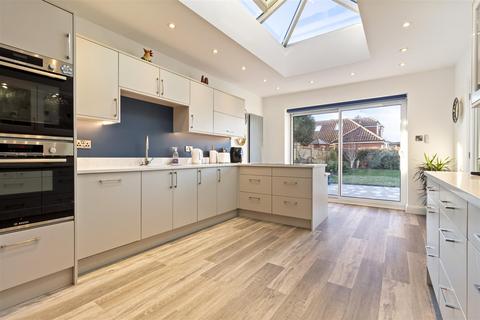 2 bedroom detached bungalow for sale, The Ridings, Littlehampton BN16