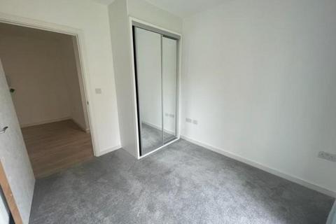 3 bedroom flat to rent, Moorhen Drive, London