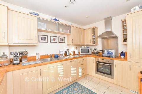 2 bedroom ground floor flat for sale, Shippam Street, Chichester PO19