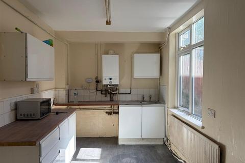 4 bedroom terraced house to rent, Fenton Street, Brierley Hill