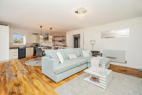 2 bedroom maisonette for sale, Tiree Court, Newton Leys Milton Keynes, MK3