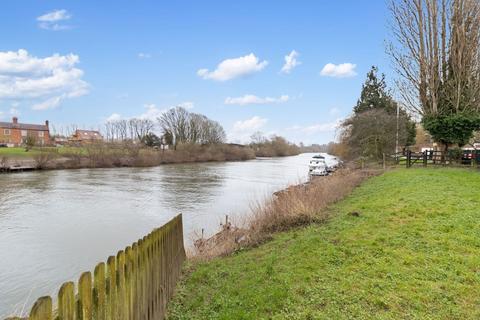 undefined, Waterside, Upton-upon-severn, WR8