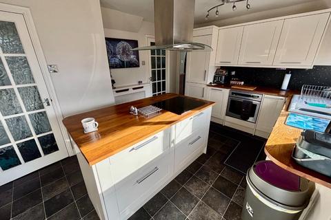 3 bedroom detached house for sale, West Priors Court, Lings, Northampton NN3