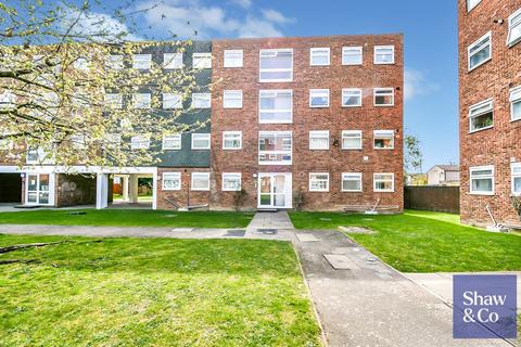 2 bedroom flat for sale, Memorial Close, Hounslow TW5