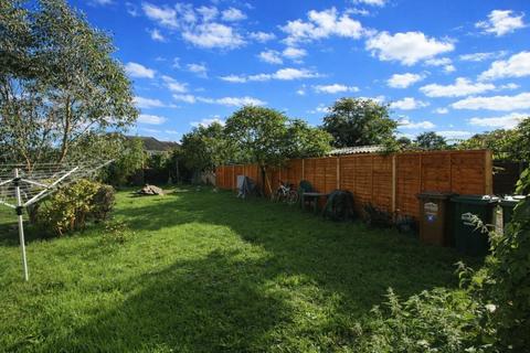 2 bedroom maisonette to rent, Kenilworth Road, Ashford, TW15