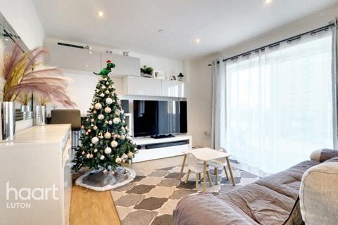 2 bedroom flat for sale, Stirling Drive, Luton
