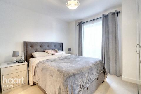 2 bedroom flat for sale, Stirling Drive, Luton