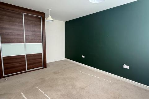 2 bedroom apartment to rent, Wessex Court, Farnborough GU14