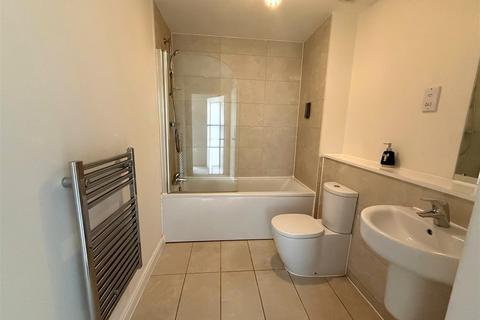 2 bedroom apartment to rent, Wessex Court, Farnborough GU14