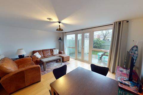 4 bedroom semi-detached house to rent, Bevendean Road, Brighton, BN2