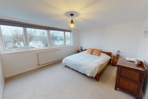 4 bedroom semi-detached house to rent, Bevendean Road, Brighton, BN2