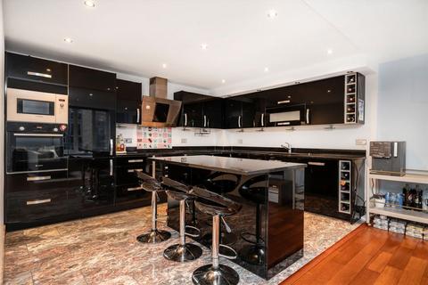 2 bedroom flat for sale, Knighten Street, London E1W