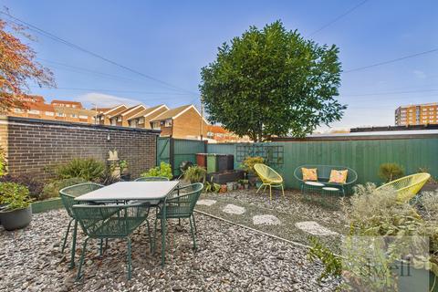 3 bedroom end of terrace house for sale, Poplar Croft, Leeds, LS13