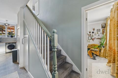 3 bedroom end of terrace house for sale, Poplar Croft, Leeds, LS13