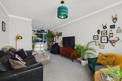 3 bedroom end of terrace house for sale, Poplar Croft, Leeds, LS13
