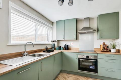 3 bedroom end of terrace house to rent, Norton Grove,  Carterton,  OX18